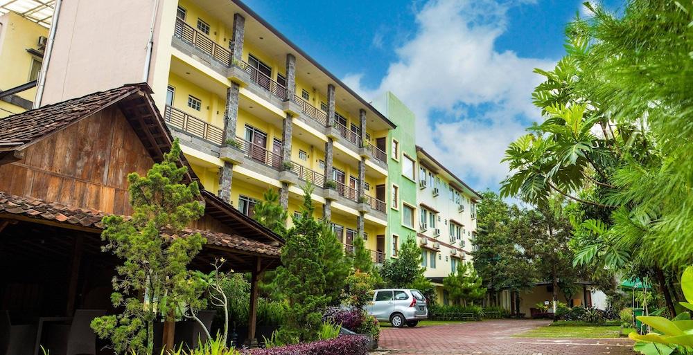 Hotel Lotus Bandung Exterior photo