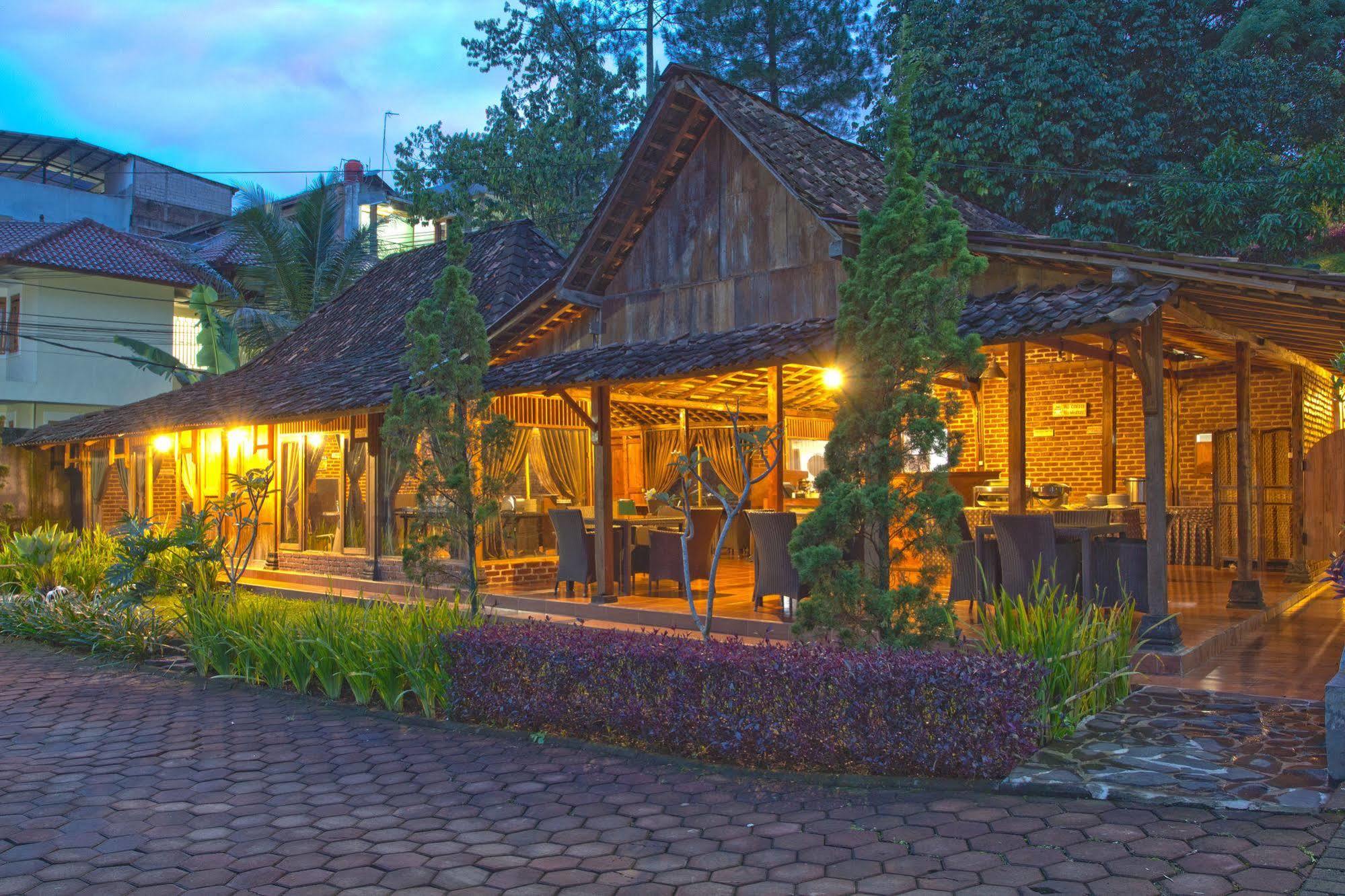 Hotel Lotus Bandung Exterior photo