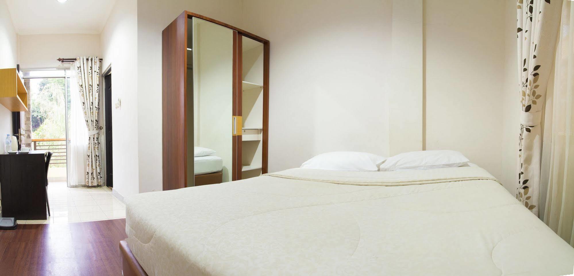 Hotel Lotus Bandung Exterior photo